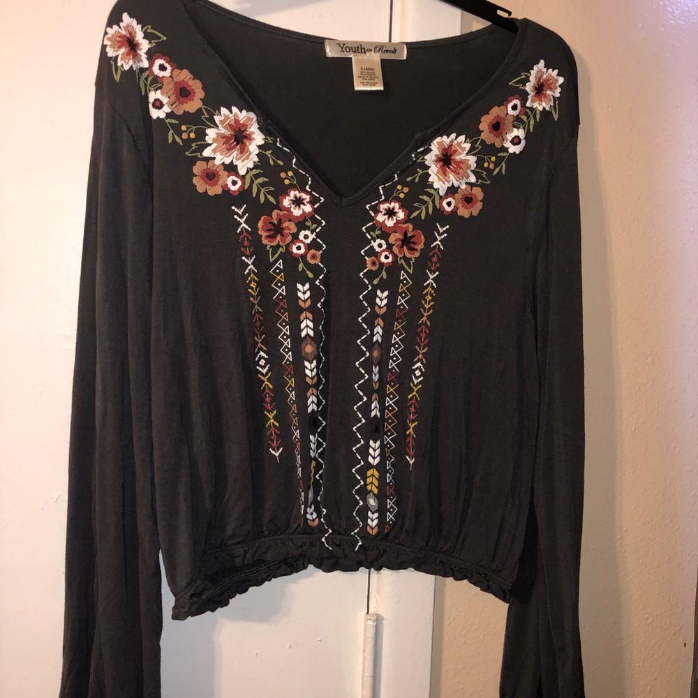 Beautiful detailed mid rise long sleeve